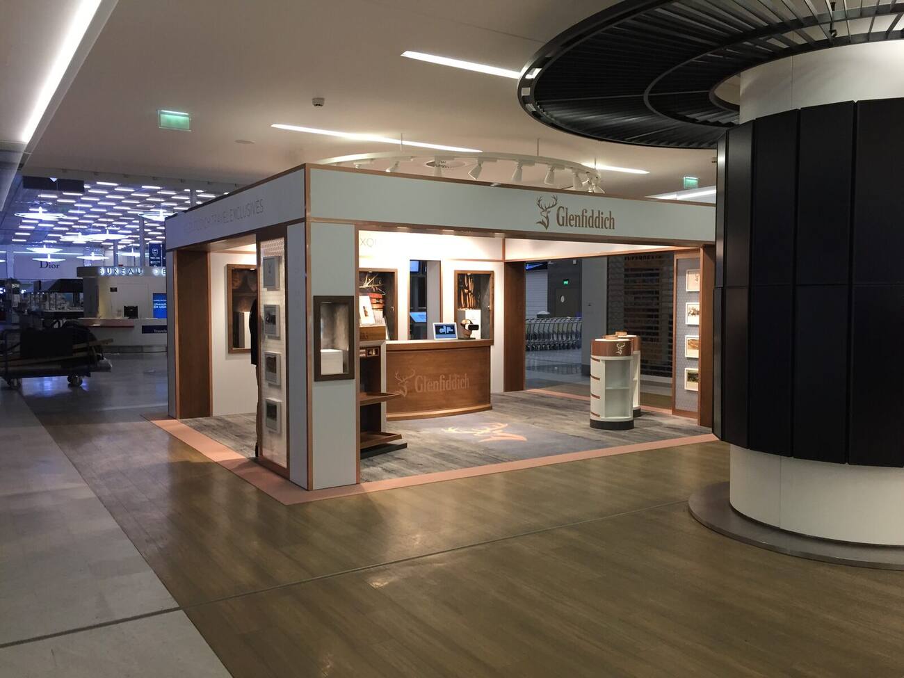 Glenfiddich branded shop-in-shop in an airport
