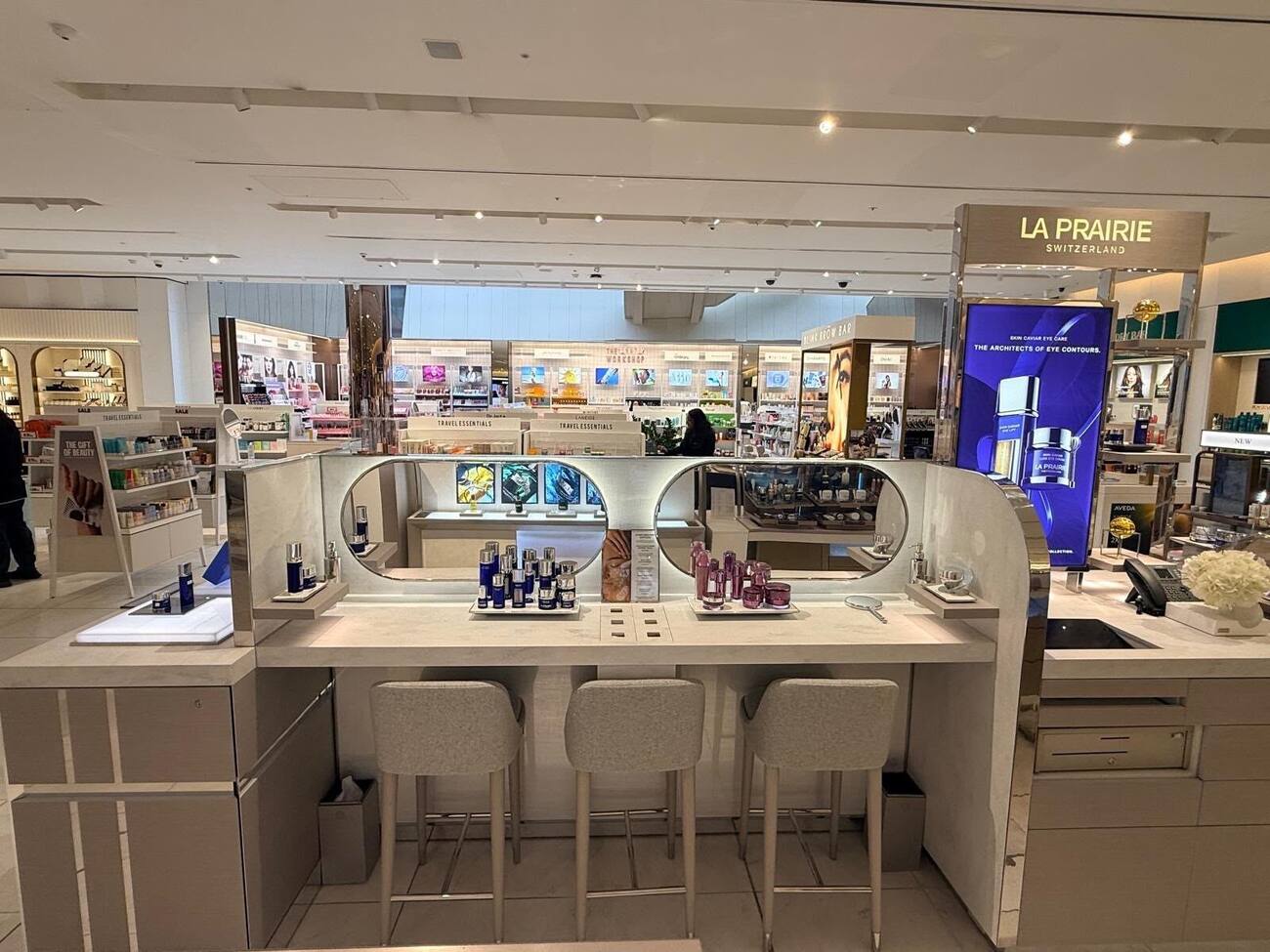 La Prairie counter with stools in a beauty hall